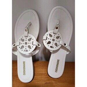 NIB CUSHIONAIRE Women's Cameron Medallion Flat Thong Sandal White Sz 9